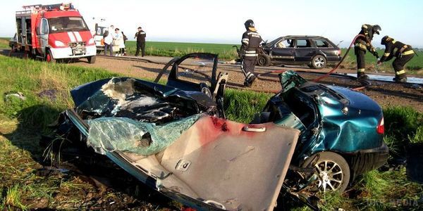 В Одеській області сталося ДТП, є загиблі. ДТП сталося на 38 км автодороги Одеса-Мелітополь, між селами Візирка і Вільшанка.