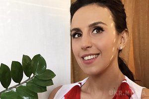 Джамала в оригінальному вбранні від українського дизайнера вітала гостей Євробачення-2017. За словами співачки, завдяки конкурсу в Україну приїхали тисячі людей