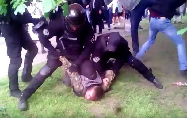 Бійка у День Перемоги в Дніпрі: є постраждалі. "Активісти" і бійці АТО вступили в зіткнення з учасниками святкової колони Оппоблока.