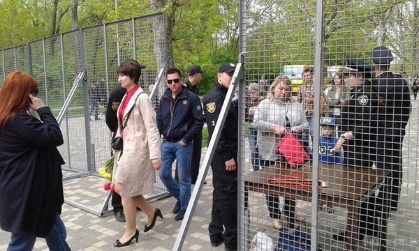 9 травня в Україні: бійки, загроза вибуху і безглуздий "парад" у Донецьку. Затримано десятки людей, але в цілому заходи пройшли відносно спокійно.