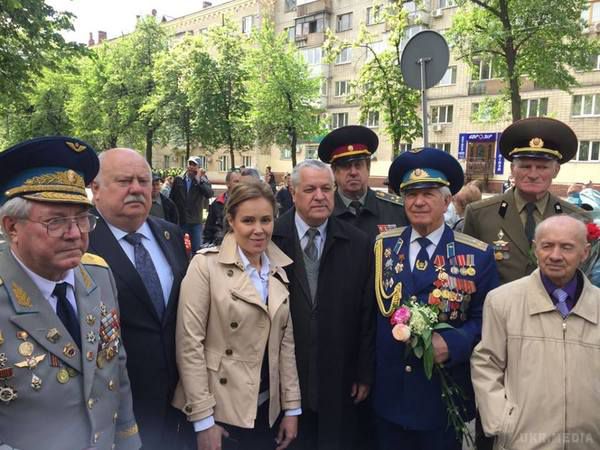 Королевська опублікувала свою фотографію з акції "Безсмертний полк" із портретом командувача УПА Шухевича. Народний депутат від "Опозиційного блоку" Наталія Королевська на своїй сторінці в соцмережах опублікувала фотографію з портретом командувача УПА Романа Шухевича на задньому плані.