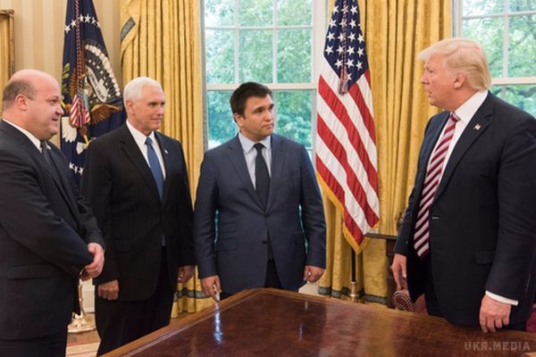 Клімкін і Трамп обговорили підтримку України з боку США. Павло Клімкін зустрівся з президентом США Дональдом Трампом і віце-президентом Майклом Пенсом.