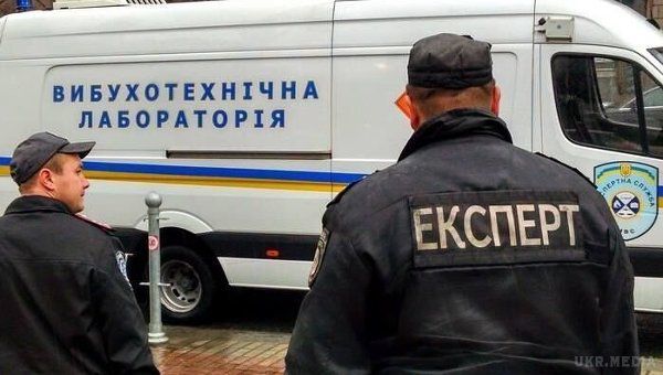 В харківському технікумі шукають вибухівку. Поліція перевіряє інформацію про замінування Харківського технікуму залізничного транспорту.