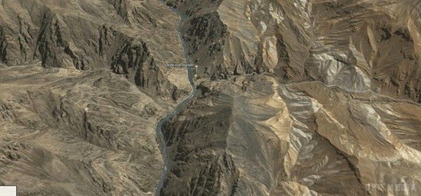 Загадка Джамського мінарету (фото). Джамский мінарет знаходиться в 10 км на північний схід від кишлаку Джам в афганській провінції Гур при впадінні струмка Джамруд в річку Герируд. Ущелину оточують непрохідні гори. Великі населені пункти відсутні. Відстань до Герата — 200 км.