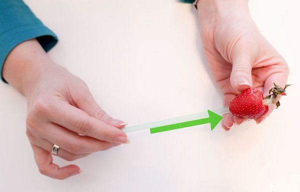 Не викидайте хвостики від полуниці. Це геніально!. Всі знають, що ягоди полуниці — дорогоцінні!