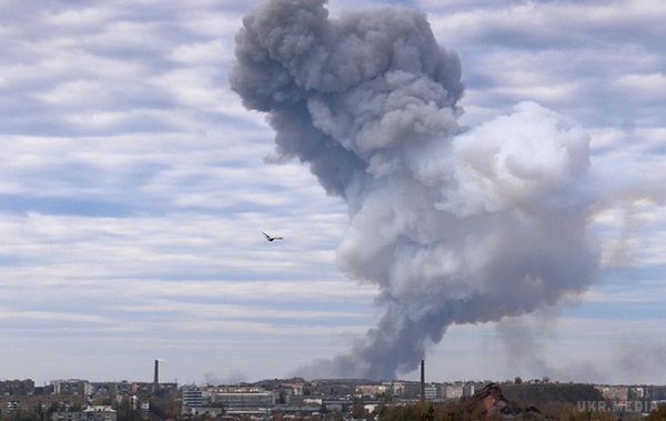 У Донецьку пролунало одразу два потужних вибухи. Користувачі соцмереж налякані і б'ють на сполох.