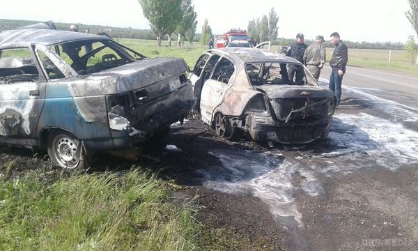 Аброськін показав моторошні кадри з місця зіткнення авто, у якому загинули 3 людини. Одне з найстрашніших ДТП в Донецькій області.