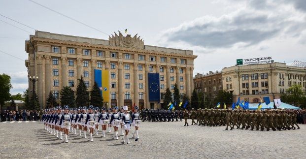 У Харкові підняли прапори Євросоюзу. Урочистості відбулись в рамках святкування Днів Європи та з нагоди ухвалення рішення про лібералізацію візового режиму для України.