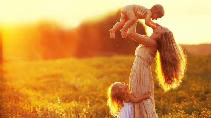 14 травня 2017 - День матері. Даруйте мамам любов і увагу не тільки в цей день!