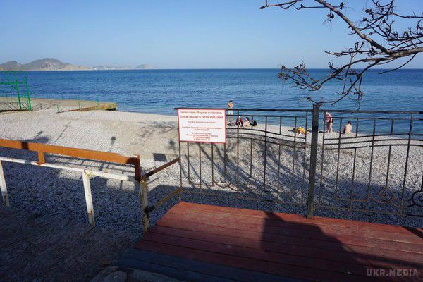З'явилися свіжі фото з пляжів Феодосії. Несезон в Криму.
