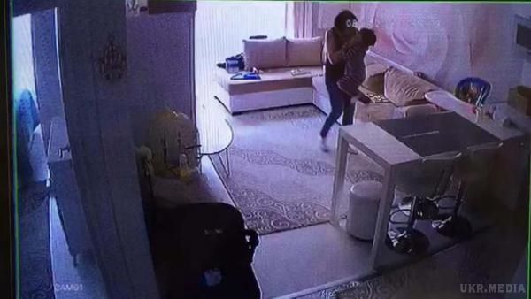 У Туреччині заарештували няню-українку: "Мастурбировала і била малюка". Мешканка Сум Надія Шаповал працювала нянею в сім'ї, яка проживає у Стамбулі.