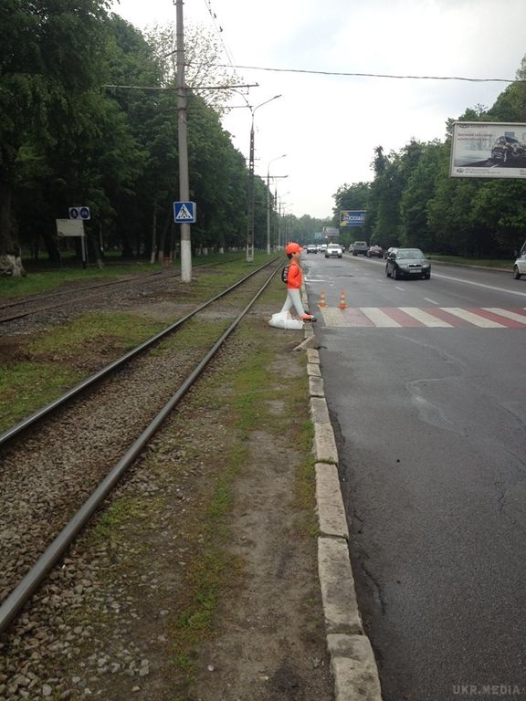 У Вінниці обурилися "капканом" для нічних водіїв. На Хмельницькому шосе встановили "болванчиків" на пішохідних переходах.