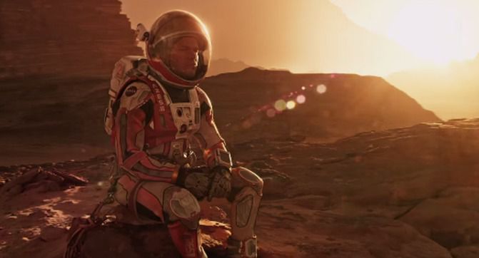 Колонізаторам Марсу загрожують п'ять смертельних небезпек. Найбільшою загрозою для життя людей науковець вважає надмірну кількість радіації, яка постійно збільшується через відсутність магнітних полів на Червоній планеті