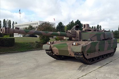 У мережі з'явилися фото французького танка «Леклерк» з 140-мм знаряддям. Нове бойове відділення з гармати калібром 140 міліметрів отримало назву «Термінатор».