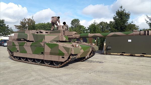 У мережі з'явилися фото французького танка «Леклерк» з 140-мм знаряддям. Нове бойове відділення з гармати калібром 140 міліметрів отримало назву «Термінатор».