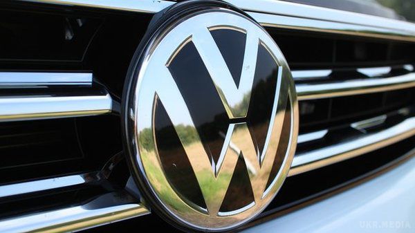Власники автомобілів Volkswagen готуються до отримання грошової компенсації. Автоконцерн Volkswagen виплатить 1,2 млрд доларів компенсацій у США для усунення дефектів у програмному забезпеченні своїх автомобілів.