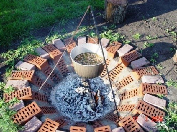 У засіках залишилося трохи цегли? ... знайдемо їм відмінне застосування!. Часто трапляється, що після великої будови ми не знаємо куди подіти залишки будівельних матеріалів..