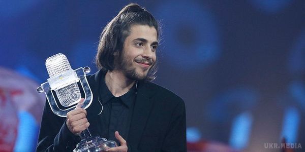 Нові цікаві факти про переможця Євробачення-2017, які ви ще не чули. У 2017 році Португалія на Євробаченні здобула першу у своїй історії перемогу. Кришталевий мікрофон отримав Сальвадор Зобрал з піснею "Amar Pelos Dois".