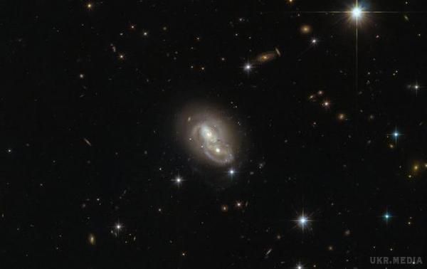 Hubble "зняв" вальс двох галактик. Астронавтам вдалося сфотографувати незвичайну поведінку об'єктів