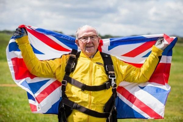 101-річний британський ветеран став найстарішим парашутистом світу. Британець Брайсон Хейс поставив новий світовий рекорд, побивши результат попереднього найстарішого рекордсмена з Канади Армана Гендро, який стрибнув з парашутом у 101 рік і три дня.