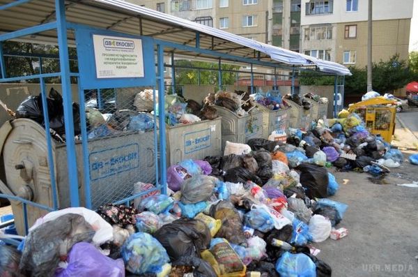 Львів можуть оголосити зоною надзвичайної екологічної ситуації. У місті погіршилася ситуація з вивезенням сміття.