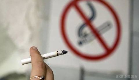 У Києві хочуть підняти штраф за куріння до 20 тисяч гривень. Пропонується підвищення штрафів за куріння тютюнових виробів у заборонених місцях від 50 до 100 разів.