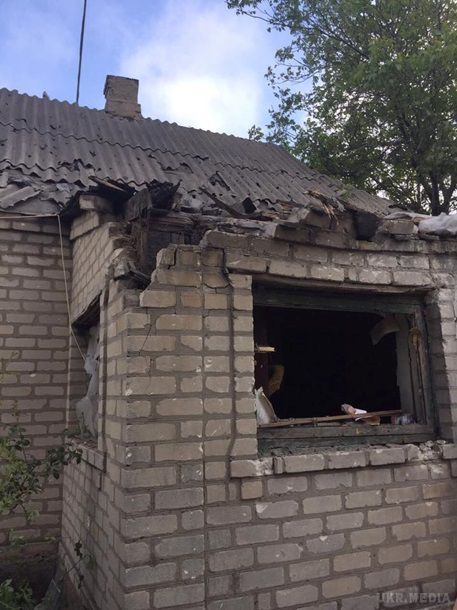 В результаті обстрілу Авдіївки Донецької області пошкоджено три житлових будинки.  З початку року в місті пошкоджено понад 500 будинків – житлових будинків і квартир – мирних жителів, 