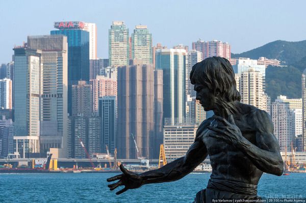 У Гонконгу на урядовому аукціоні продано найдорожчий земельну ділянку в світі.  Покупець заплатив за нього три мільярди доларів 