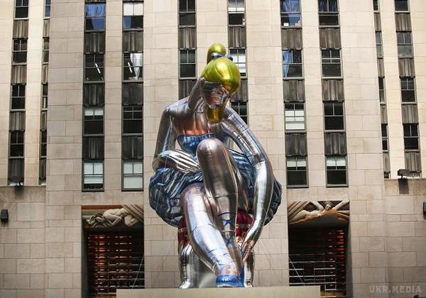Мистецтво не для всіх: надувна балерина з'явилася в Нью-Йорку (фото). Незвичайна інсталяція з'явилася в Нью-Йорку. Відомий американський художник Джеф Кунс привіз в місто досить дивну скульптуру – надувну балерину.