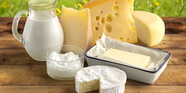 Вчені спростували міф про шкоду молока і сиру. Молочні продукти знижують ймовірність розвитку проблем з серцем і судинами.