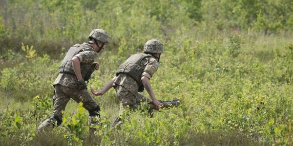 Ситуація в зоні АТО залишається напруженою, 40 ворожих обстрілу. На Донбасі за минулу добу троє військовослужбовців отримали поранення в результаті 40 обстрілу з боку бойовиків.