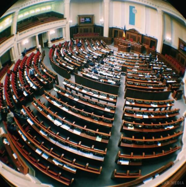 Український письменник назвав спосіб змусити депутатів ходити на роботу. Електронний браслет стеження допоможе зігнати депутатів на свої робочі місця.