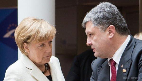 Завтра Порошенка в Берліні чекає "важка розмова" з Меркель. Німецькі ЗМІ дізналися, що саме сильно розлютило канцлера Німеччини.