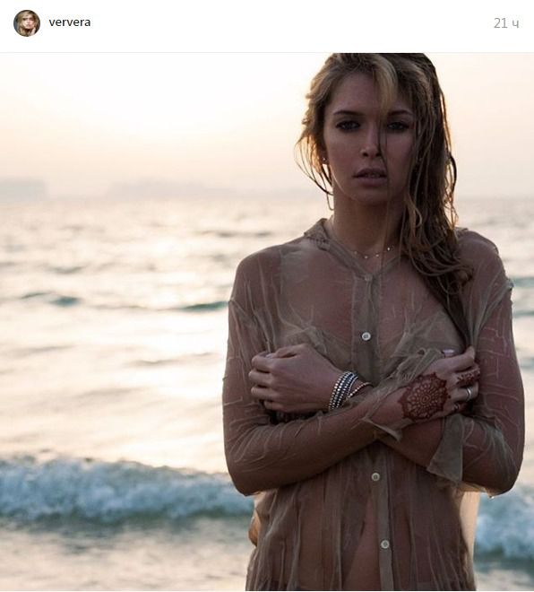 Віра Брежнєва виставила фото у вологій сорочці. Співачка похвалилася фігурою у мокрому вбранні.