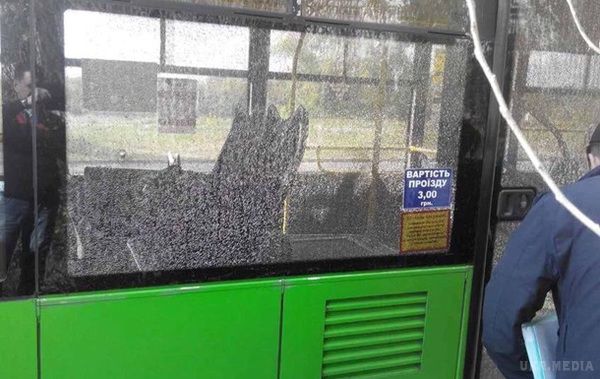 У Харкові обстріляли тролейбус. Жертв і постраждалих немає.
