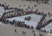 Велодень у Харкові зібрав понад 10 тисяч осіб (фото). 12-й Велодень пройшов  20 травня, у Харкові під гаслом «Рулишь ти!», повідомляє прес-служба міськради,