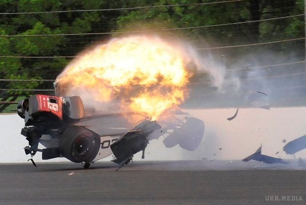 Автогонщик Себастьєн Бурде розбився на швидкості 370 км/год (відео). Під час кваліфікаційного етапу Indy 500 розбився 38-річний французький пілот Себастьєн Бурде. 