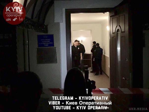 Вночі в Києві пролунав вибух - невідомі атакували офіс українських націоналістів. Опубліковано фото і відео.