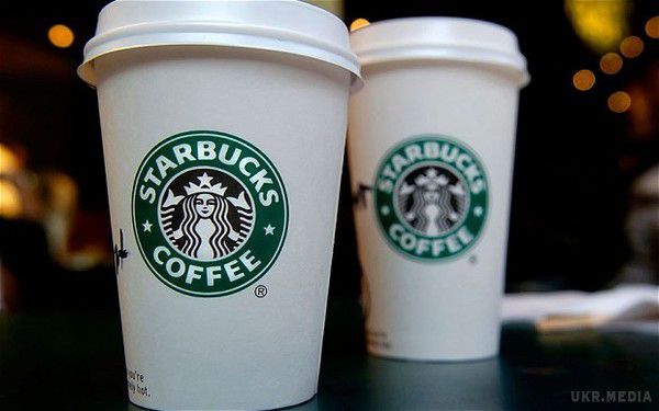 Американка обпеклася кавою й отримала $100 тис. компенсації. Адвокат жінки стверджує, що Starbucks має попереджати своїх клієнтів про те, що кришка може зіскочити з чашки.