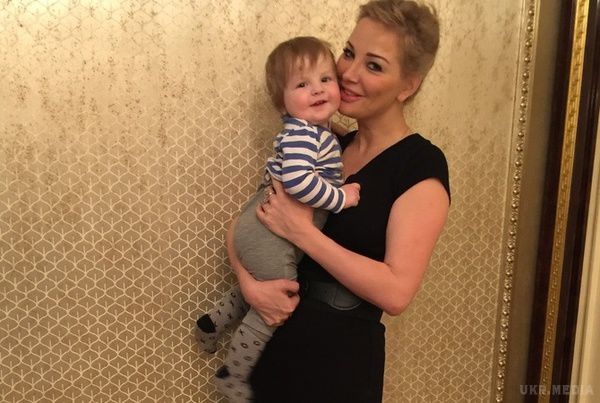 Схудла Максакова запросила журналістів додому і показала сина (фото). За півтора місяці після смерті чоловіка Марія Максакова схудла на 12 кілограмів. 