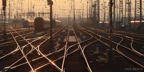 Франція допоможе Україні змінити ширину залізниць. Франція допоможе Україні притягнути допомогу Євросоюзу для зміни ширини залізниць.