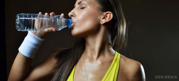  Якщо випити багато води, можна отруїтися!!!. Вчені стверджують, що якщо людина вип'є 5 літрів води всього за кілька годин, може виникнути інтоксикація водою або отруєння. 