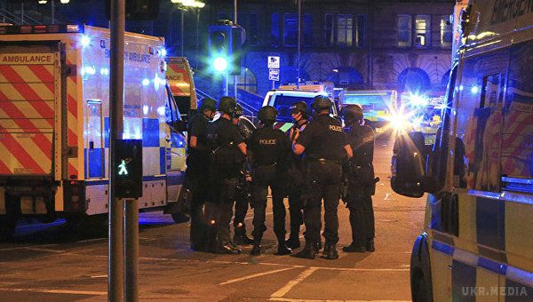 "Страхітливий теракт": з'явилася реакція Мей на вибухи в Манчестері. Прем'єр-міністр Великобританії Тереза Мей назвала серію вибухів в Манчестері "жахливою терористичною атакою".