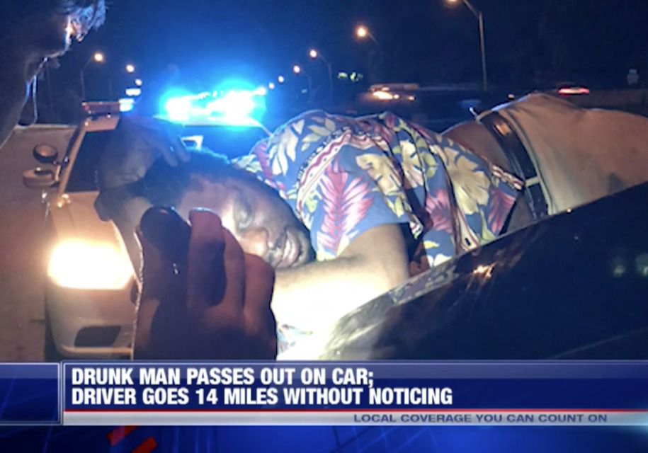 П'яний чоловік спав на машині, яка проїхала 22 кілометри. Люди в автомобілі не помітили «пасажира».