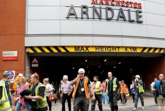 Люди в паніці: у Манчестері пролунав ще один вибух. У Манчестері евакуювали торговий центр Arndale через звук, схожий на вибух.