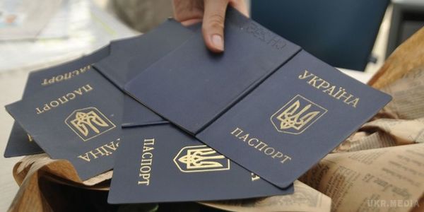 Як Україна збирається забезпечити новими паспортами жителів ОРДЛО. Вчора Тука був на зустрічі в МЗС щодо забезпечення біометричними паспортами жителів тимчасово не контрольованих територій і Криму.