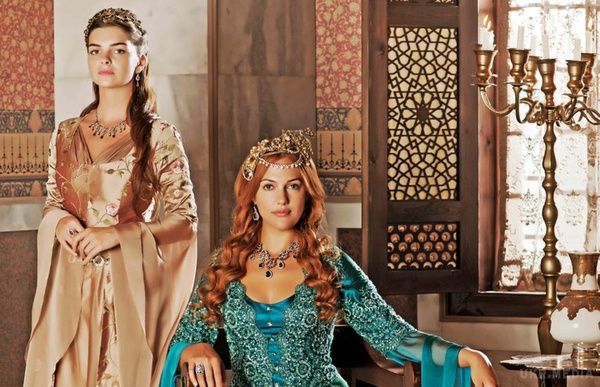 Турецький серіал "Чудовий вік": 19 серія (відео). Дивіться прямо зараз на нашому сайті нову 19 серію популярного турецького серіалу величне століття.