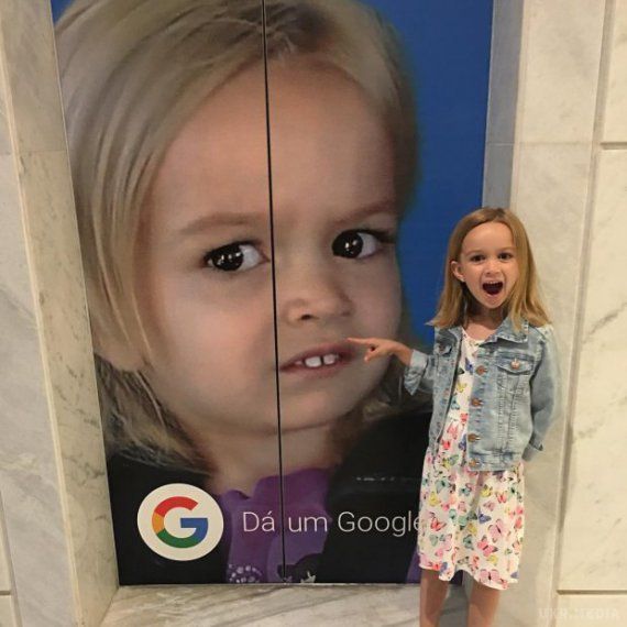Дівчинка-мем отримала сюрприз від Google. Дівчинку Хлою, яку в мережі знають завдяки відеоролику, де вона скептично реагує на поїздку в Діснейленд, запросили до штаб-квартири Google в Бразилії