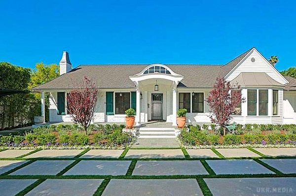 Селена Гомес придбала бюджетний будинок у Каліфорнії(фото). Селена Гомес тепер є гордим власником будинку в лос-анджелеському Студіо-Сіті, штат Каліфорнія. 
