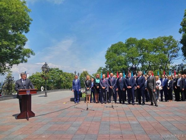 Порошенко відкрив Потьомкінські сходи в Одесі (фото). Президент України приїхав в Одесу для відкриття парку і сходи після ремонту.